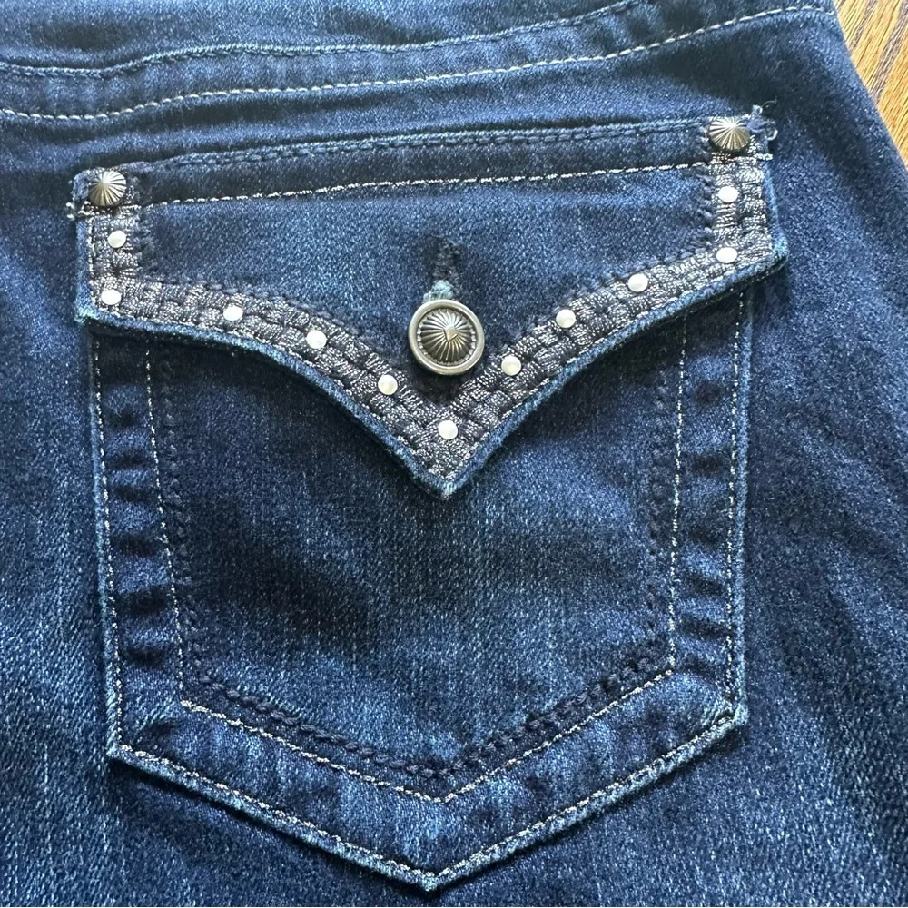 APT9 women’s 16 curvy boot cut stretch jeans dark wash with embellished pockets - Picture 6 of 12